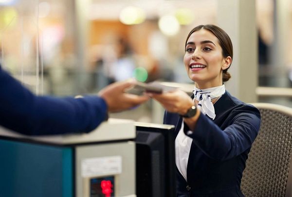 Agent d'escale aéroportuaire au travail